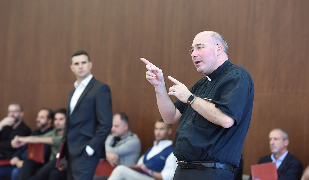Monsignor teaching during his master class