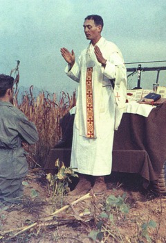 Kapaun saying Mass