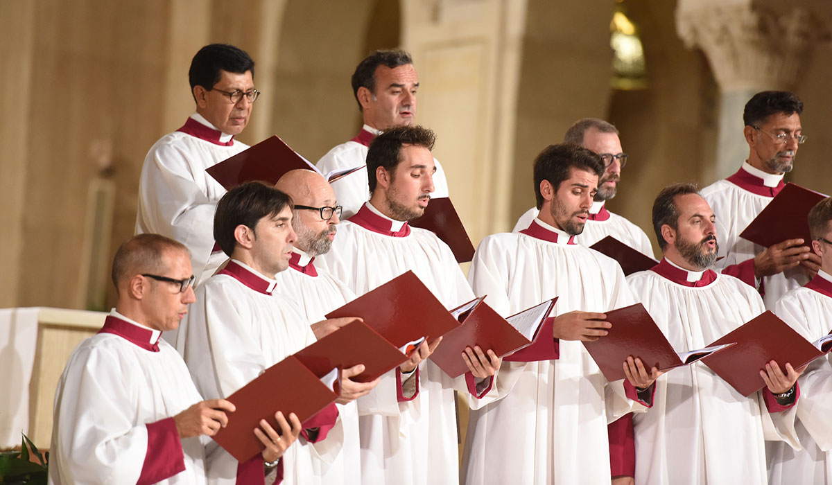 Sistine Chapel Choir singing