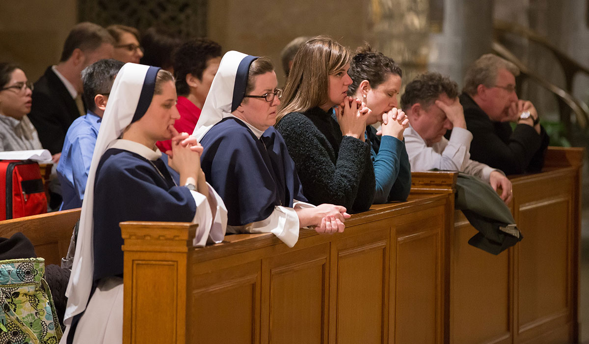 nuns praying
