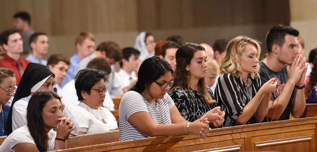 Students praying at Mass of the Holy Spirit