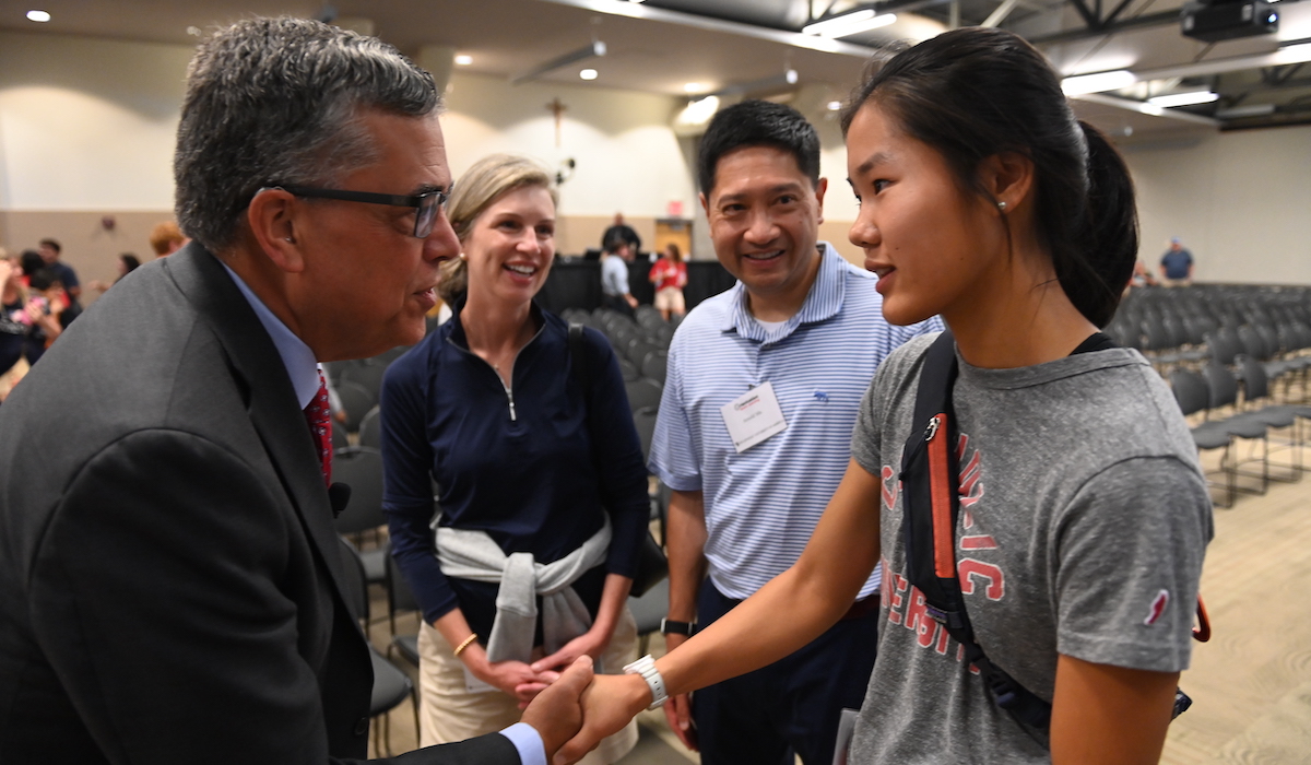 President Dr. Peter Kilpatrick meets with new students and their families.