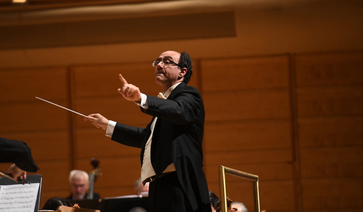 Maestro Simeone Tartaglione conducts the Symphony Orchestra