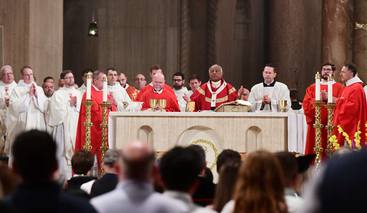 Mass of the Holy Spirit Welcomes Community to Campus