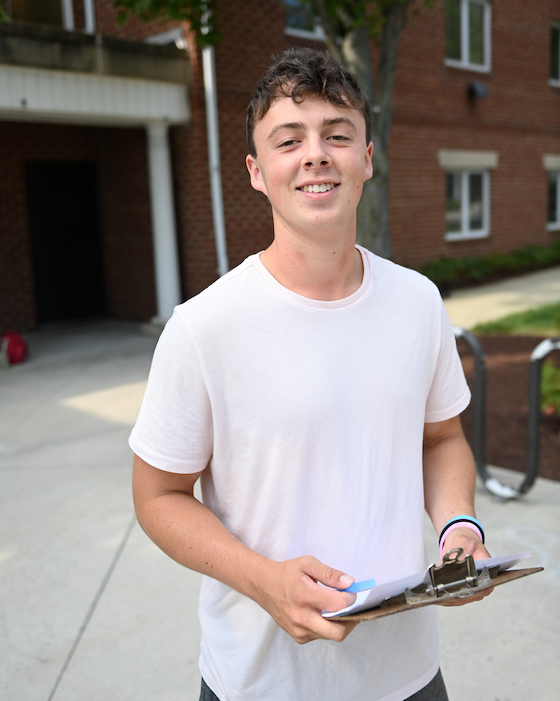 Headshot of Bailey Wallace at move in day