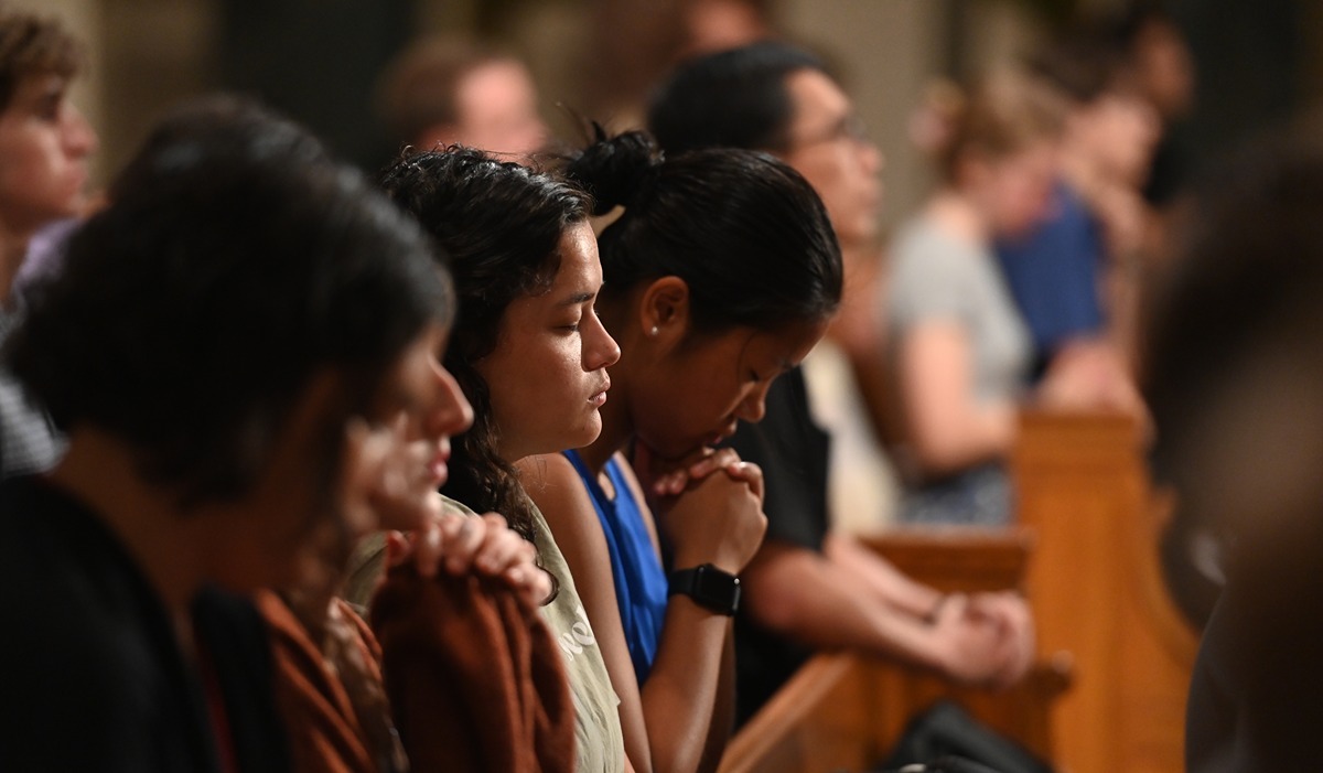 Community members gathered in the Upper Church of the Basilica of the National Shrine of the Immaculate Conception for today’s Mass of the Holy Spirit (Catholic University/Patrick G. Ryan) 