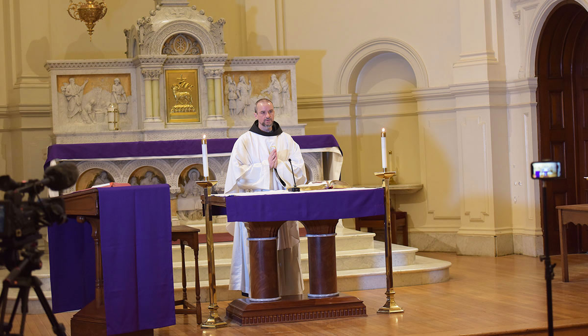 Priest offers Mass for livestream audience